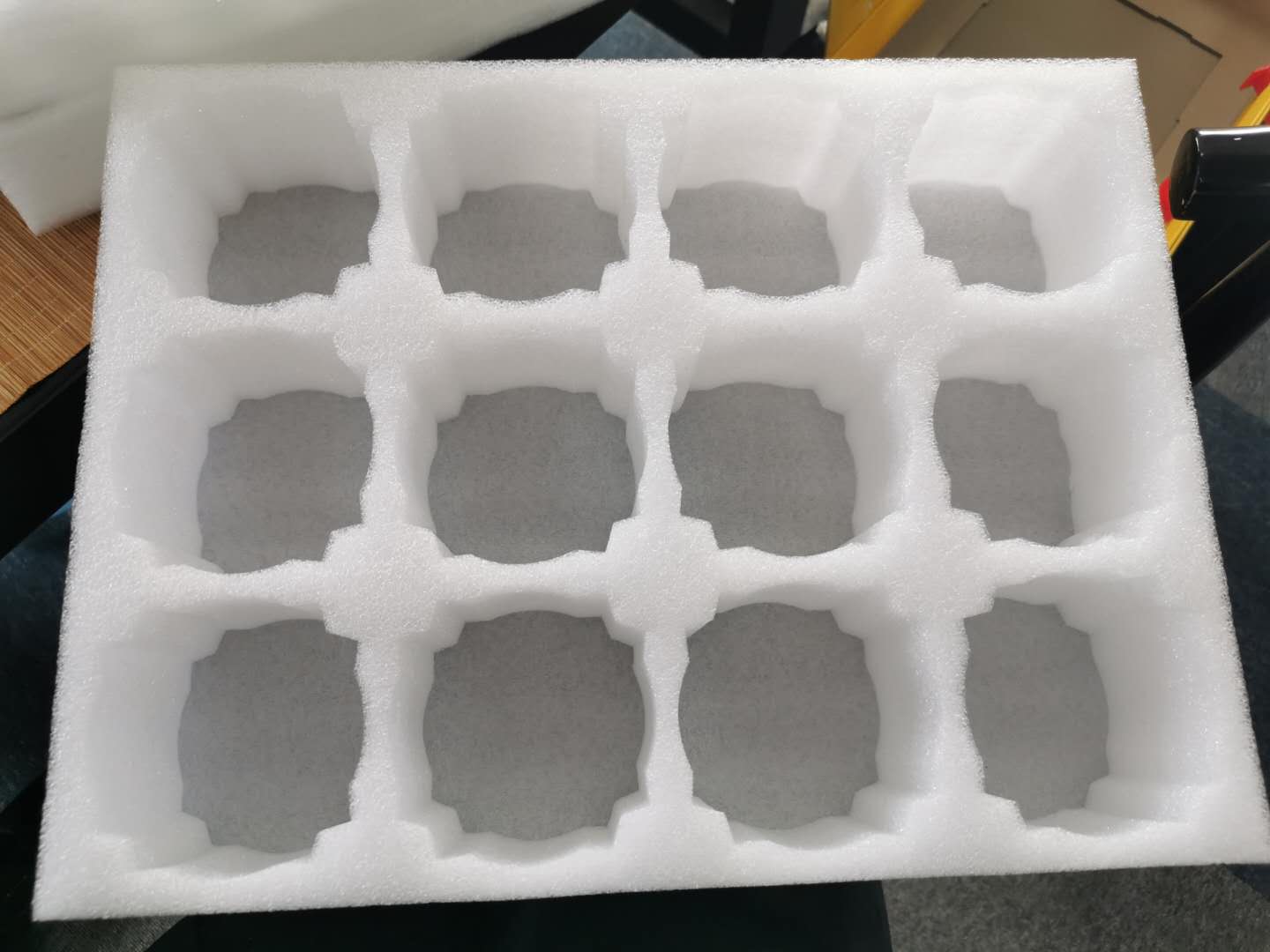 必知|水蜜桃內(nèi)托定做的價(jià)格是怎么來的