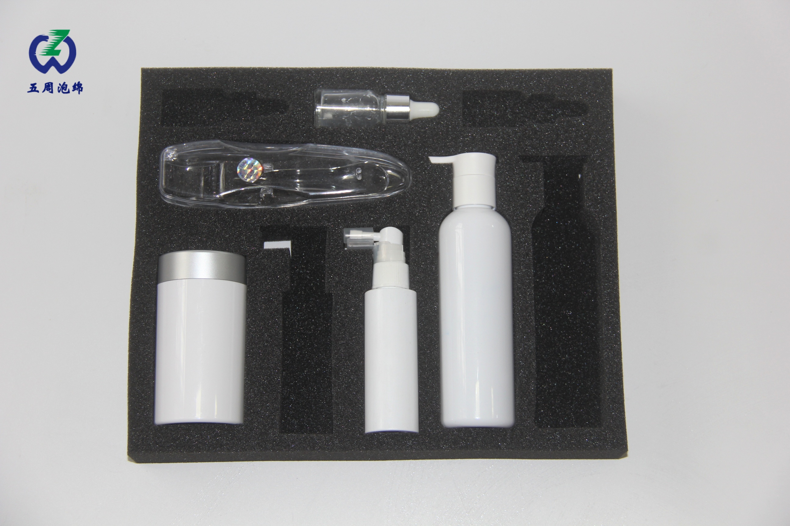 高端化妝品都用什么內(nèi)襯？海綿材質(zhì)暴露品牌小心機(jī)